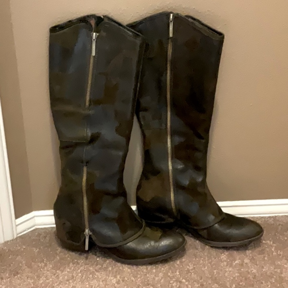 Donald Pliner Devi Boot in Vintage Olive Suede